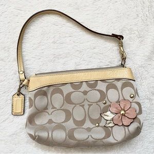 Coach | SIGNATURE FLORAL APPLIQUE Pink Flowers Wristlet Bag Clutch WALLET PURSE